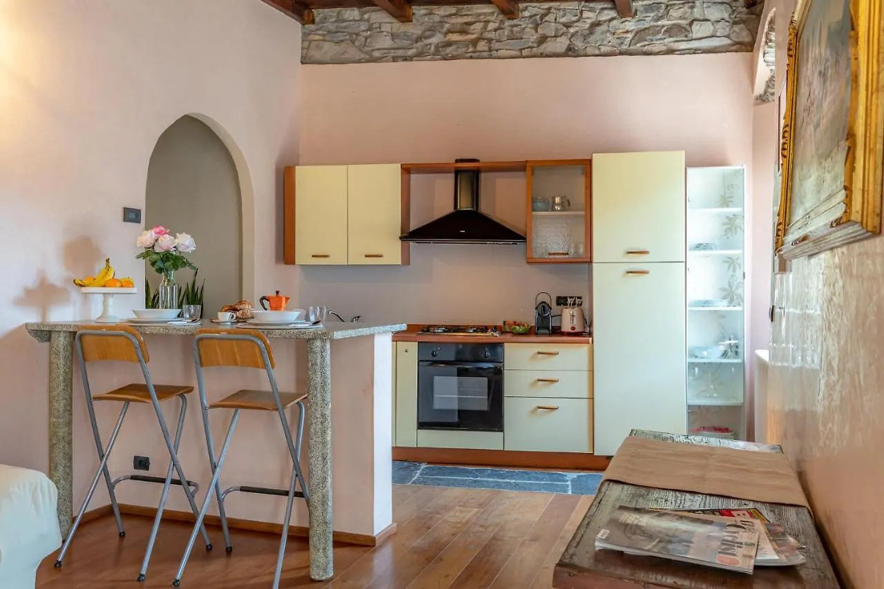 *Holiday Home* W/Patio & Fireplace + Lake View Pognana Lario Italy